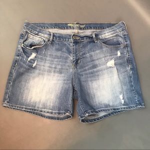 Old Navy Distressed Boyfriend Shorts size 16